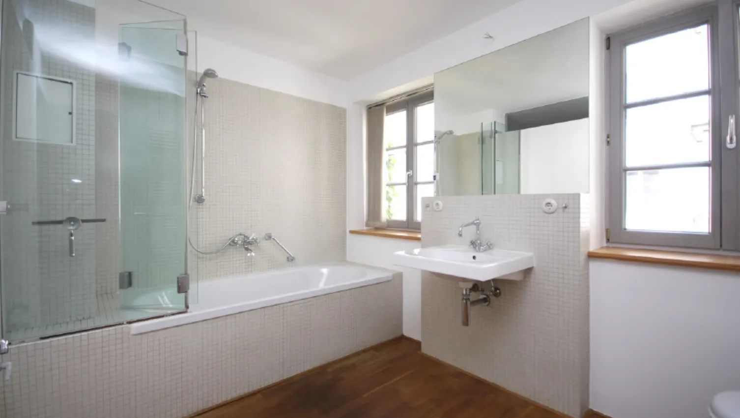 Badezimmer mit Fenster