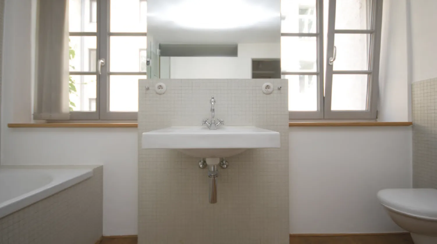 Badezimmer mit Fenster