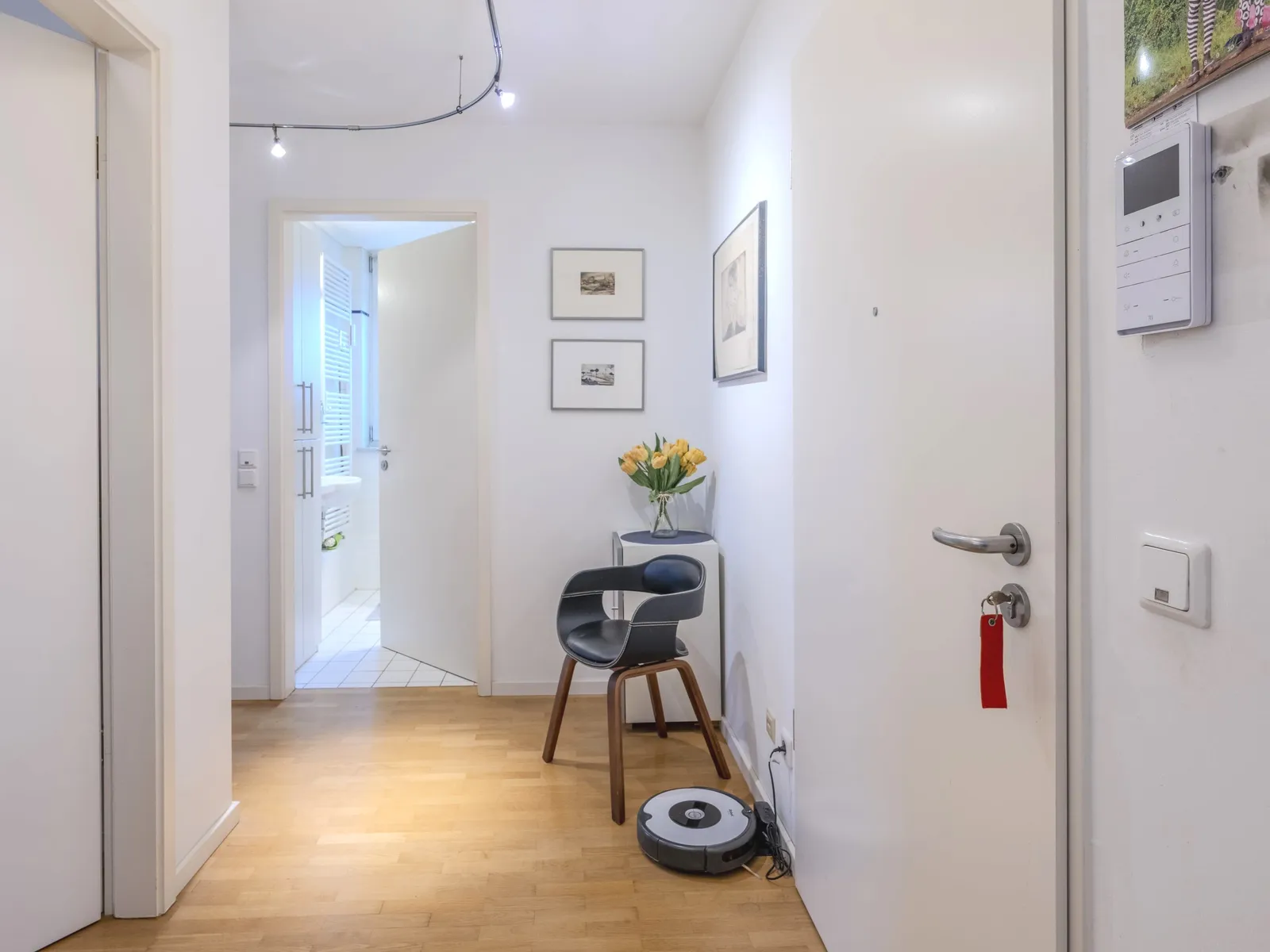 Flur beim Wohnungseingang Bild