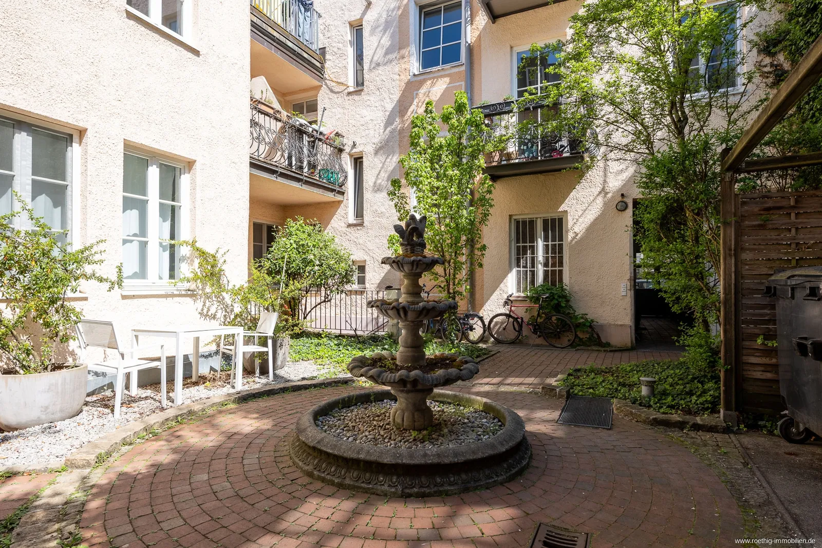 Innenhof mit Brunnen