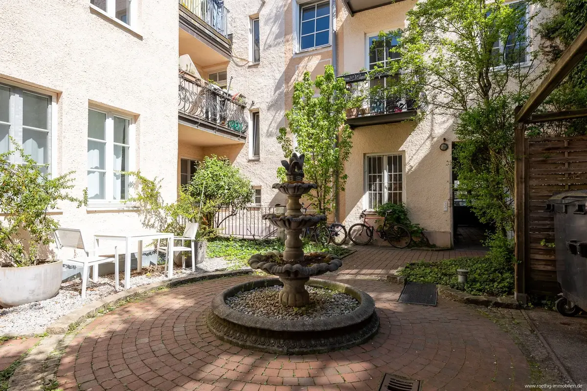 Innenhof mit Brunnen