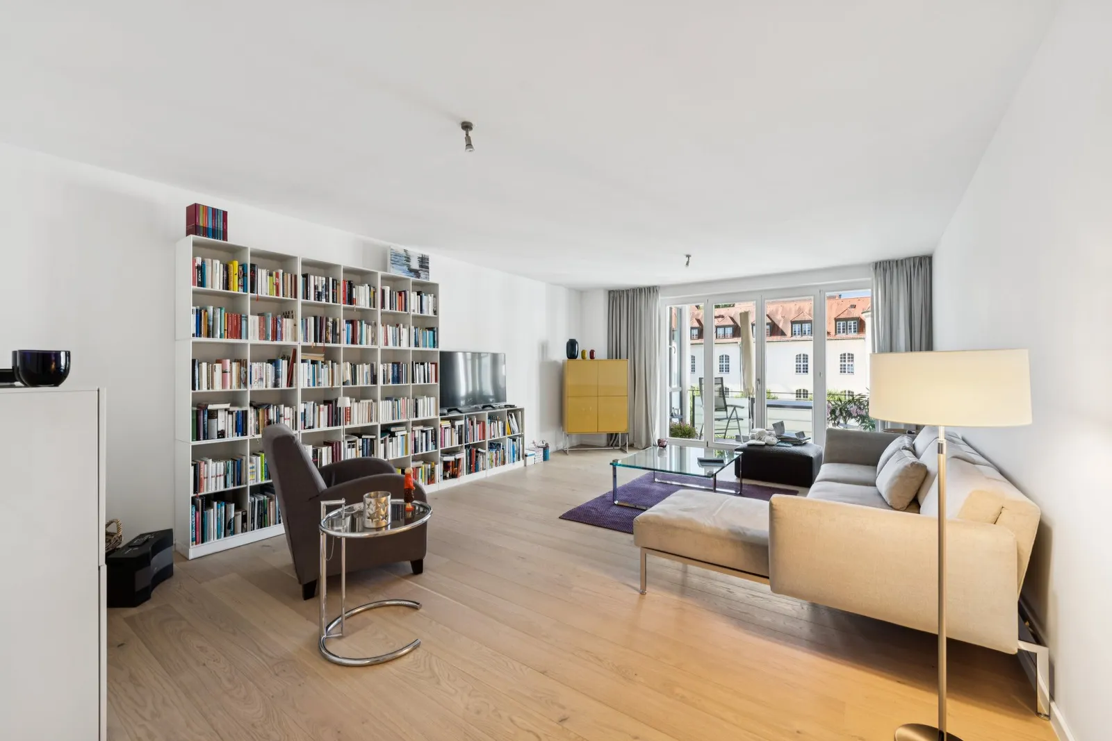 Das Wohnzimmer bietet einen...