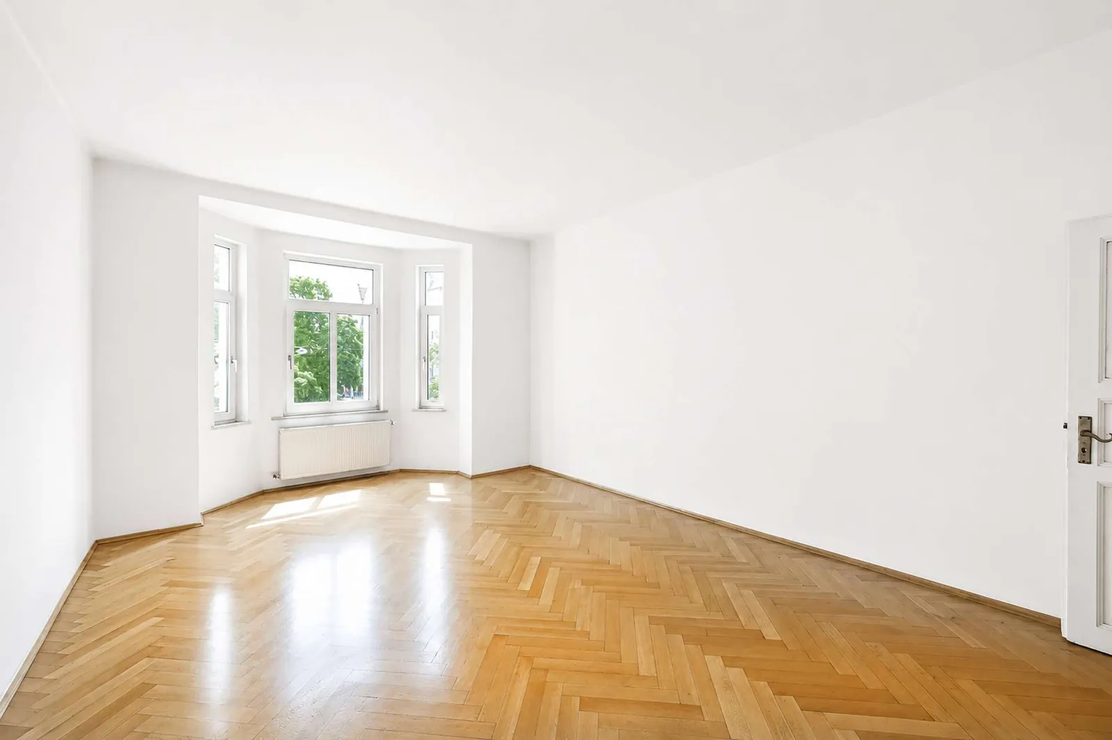 Wohnzimmer mit Erker und Südau